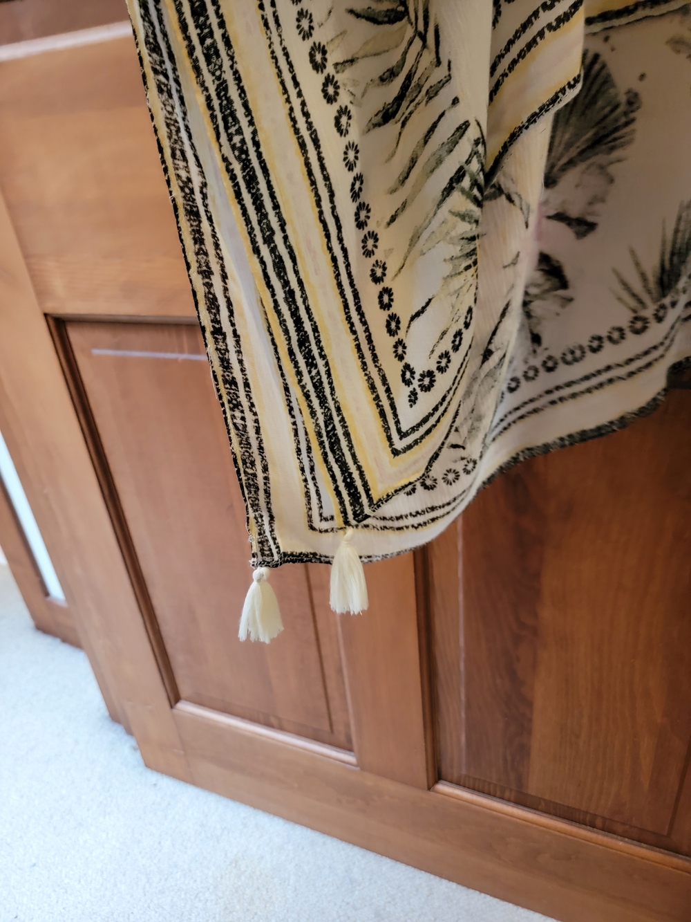 Vince Camuto White Woven Kimono Coverup with Black Palm Print and Yellow Accents - Picture 3 of 12